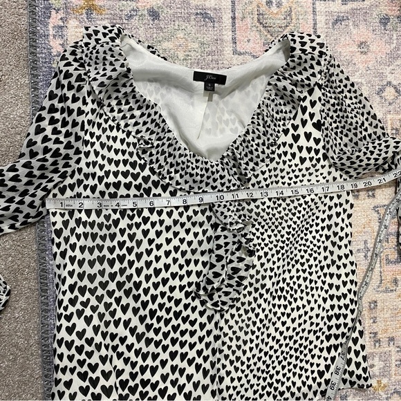 J. Crew Small Allover Heart Print Ruffle‎ Front White Black Blouse Top - Picture 9 of 10